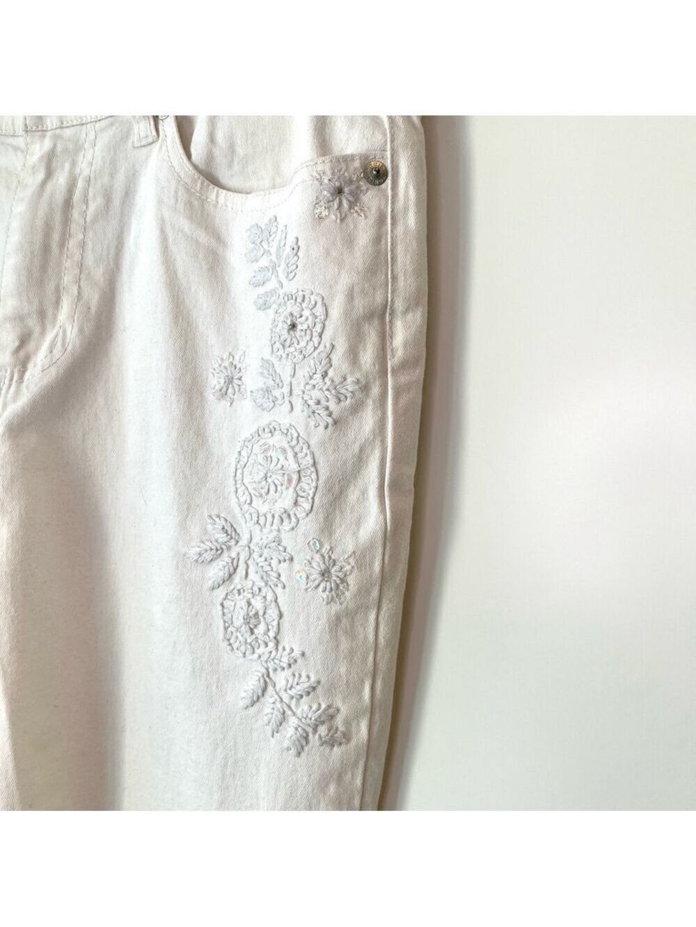 Australian brand Noni B White Jeans Embroidered Flowers Sequins Stretch Denim 10